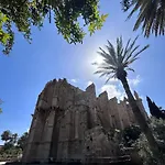 Royal Goddess Guest House, Walled