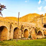 לינה וארוחת בוקר Royal Goddess Guest House, Walled