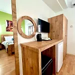 לינה וארוחת בוקר Royal Goddess Guest House, Walled 4*