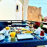 Royal Goddess Guest House, Walled לינה וארוחת בוקר פמגוסטה