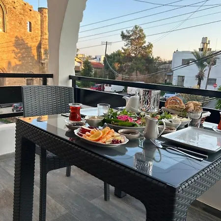 Royal Goddess Guest House, Walled Bed & Breakfast