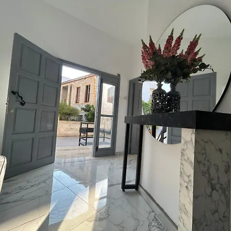 Royal Goddess Guest House, Walled