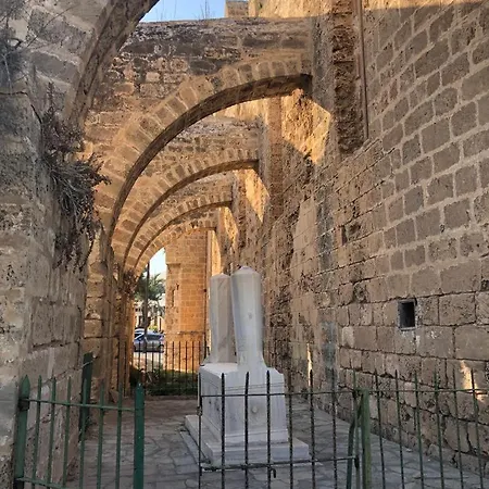 Royal Goddess Guest House, Walled
