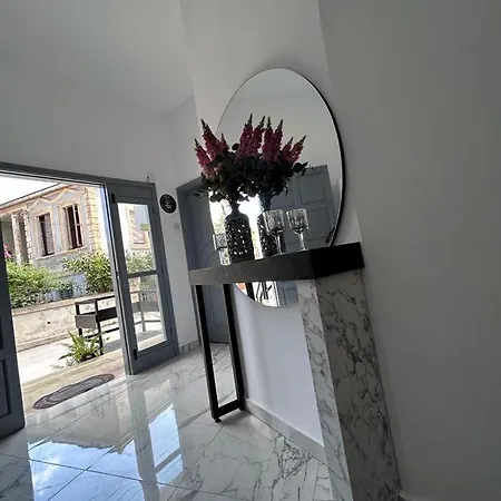 Bed and breakfast Royal Goddess Guest House, Walled 4*