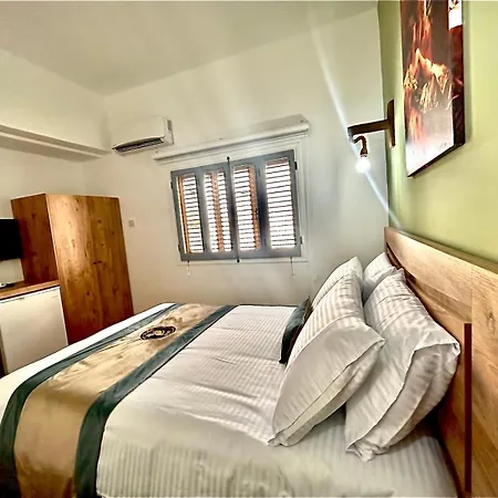 Royal Goddess Guest House, Walled