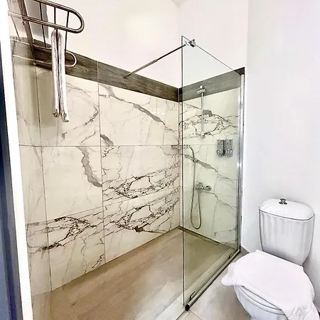 Royal Goddess Guest House, Walled