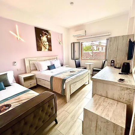 Bed & Breakfast Royal Goddess Guest House, Walled 4*