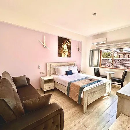 Royal Goddess Guest House, Walled Bed & Breakfast