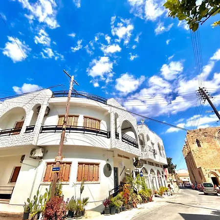 Royal Goddess Guest House, Walled Bed & Breakfast *