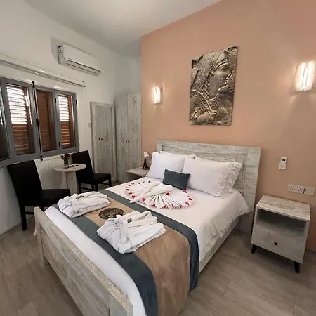 Royal Goddess Guest House, Walled