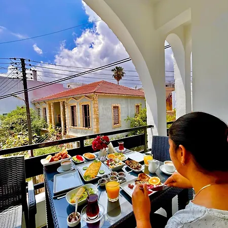 Royal Goddess Guest House, Walled Bed & Breakfast *