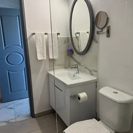 Bed & Breakfast Royal Goddess Guest House, Walled 4*