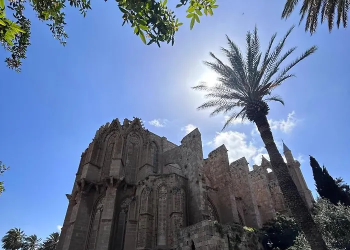 Royal Goddess Guest House, Walled