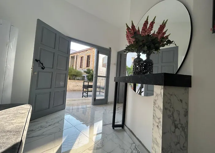 Royal Goddess Guest House, Walled