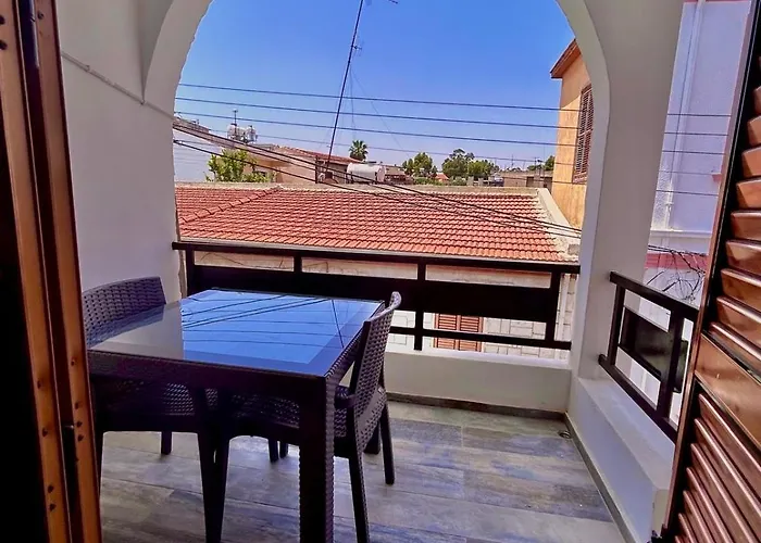 Royal Goddess Guest House, Walled