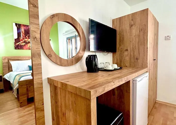 Bed and breakfast Royal Goddess Guest House, Walled 4*