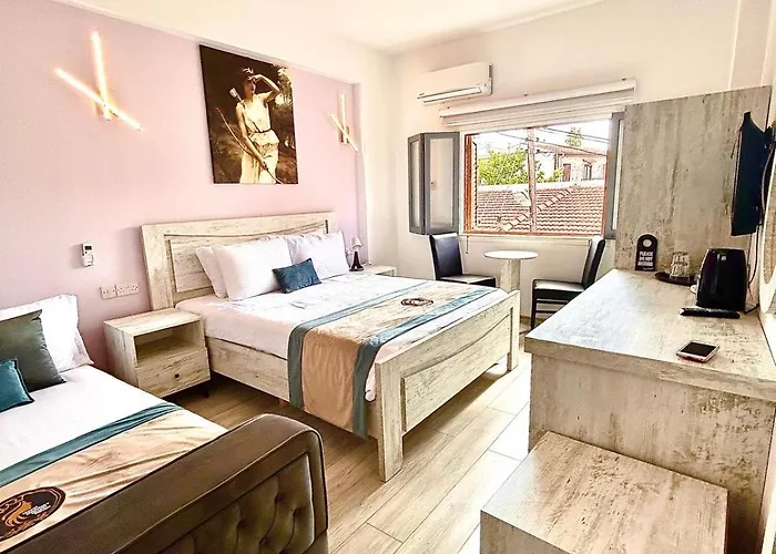 Bed and breakfast Royal Goddess Guest House, Walled 4*