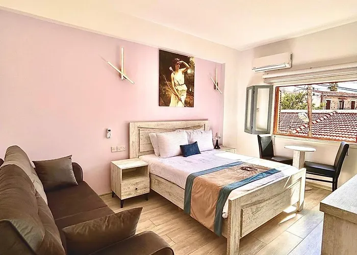 Royal Goddess Guest House, Walled B&B